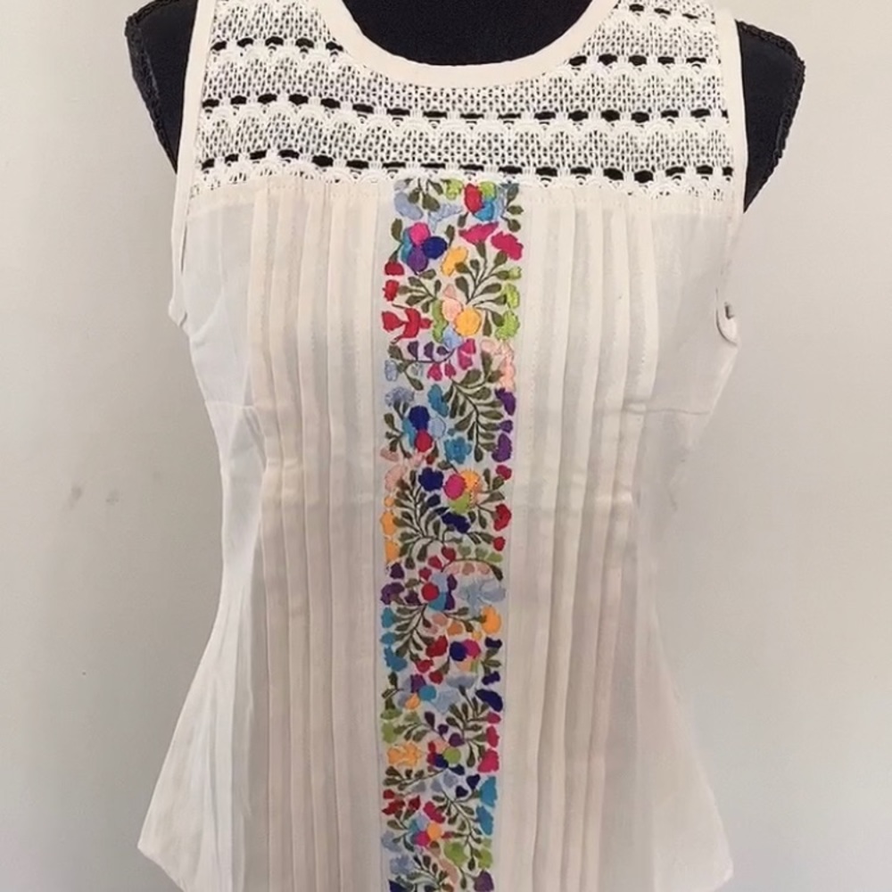 NEW Artisanal Top NWOT - Picture 2 of 4